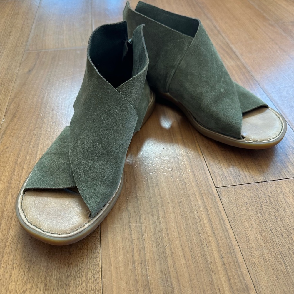 Born Women's Iwa Comfort Sandals